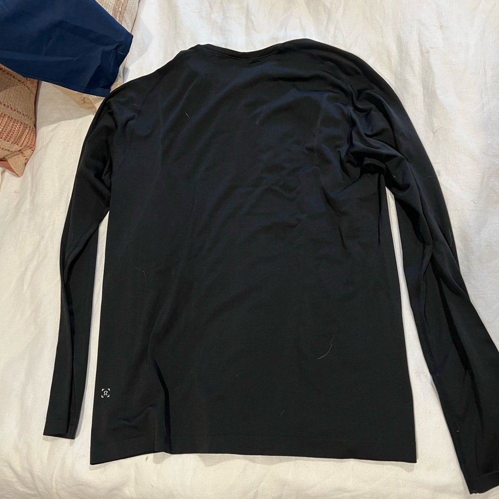 Men’s Lululemon long sleeve metal vent tech shirt